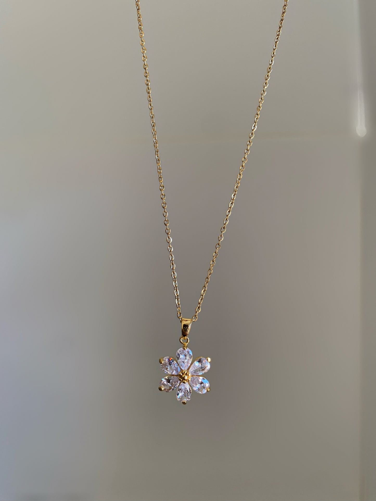 Gold Daisy Necklace